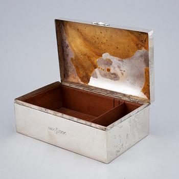 A silver cigarette box, CG Hallberg, Stockholm 1919.