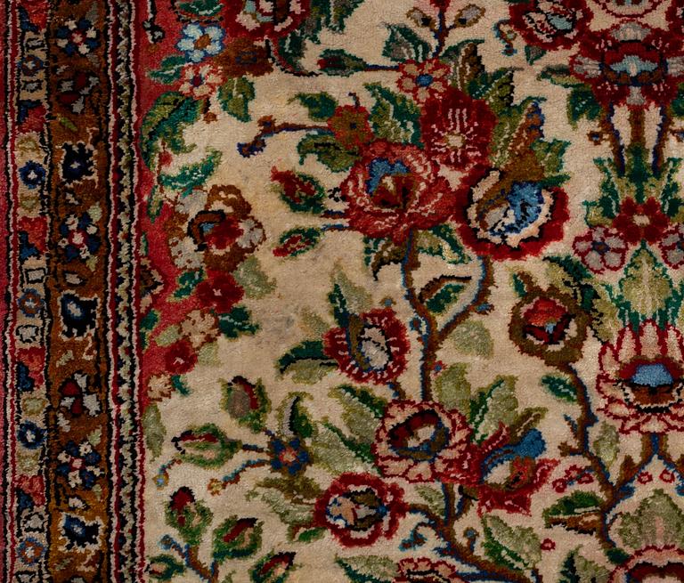 A rug silk Qum, around 70 x 55 cm.