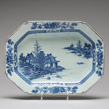 A blue and white tureen with cover and similar stand, Qing dynasty, Qianlong (1736-95).