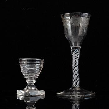 Glas, två stycken, varav ett troligen England, 1700-tal.