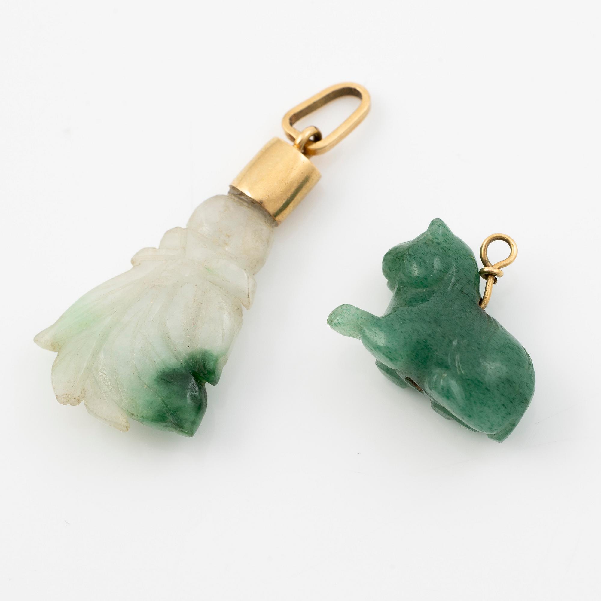 Pendants, 2 pcs, 18K gold and gilt metal with aventurine quartz and possibly jade.