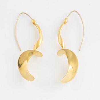 18K gold earrings.