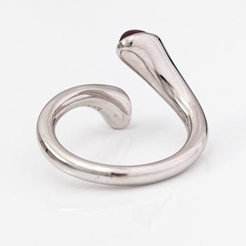 Georg Jensen "Carnival", an 18K white gold ring with a tourmaline and diamonds ca. 0.15 ct. Marked 1863. Denmark.