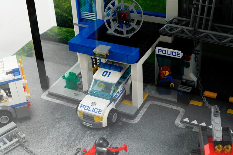 A 2014 Lego showcase of the Lego City #60043 and #60047.