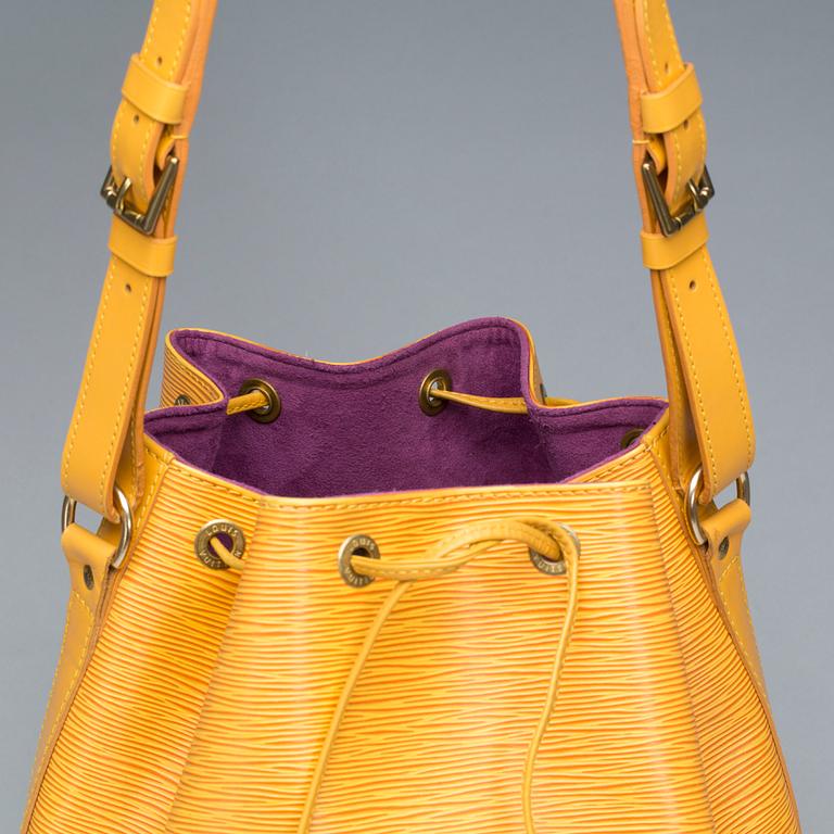 VÄSKA, "Petit Noé", Louis Vuitton.