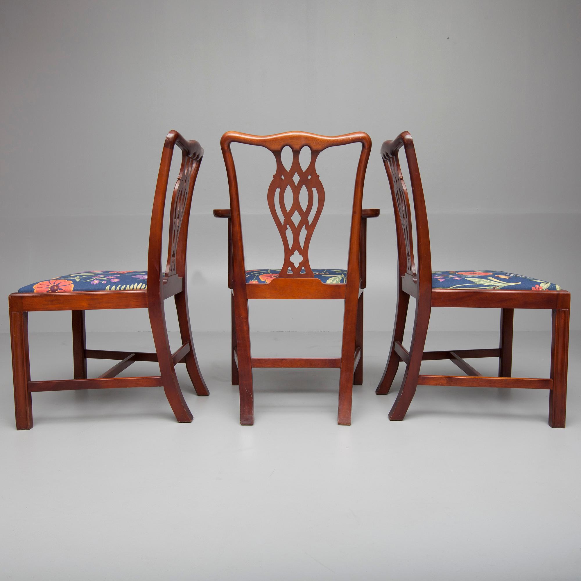 STOLAR, 4 st, och KARMSTOLAR, 2 st, Chippendale, 1900-talets senare hälft.