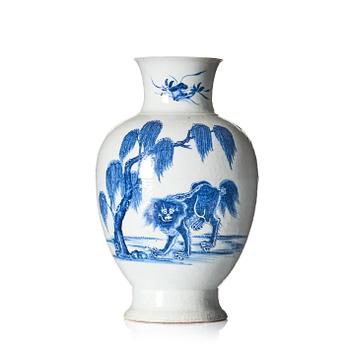 A blue and white bronze shaped vase with mythical creatures, Qing dynasty, 19th Century.