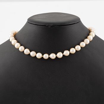 Collier med odlade pärlor, lås 18K guld med åttkantslipade diamanter.