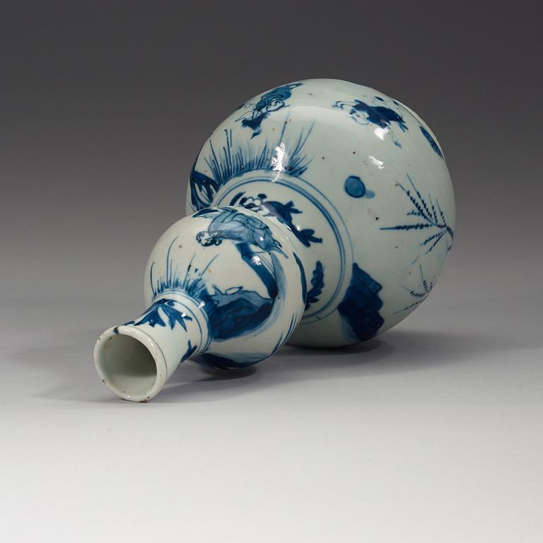 A blue and white Transitional kalebass vase, 17th century.