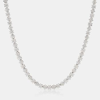 1191. A 29.90 cts brilliant cut diamond necklace. Quality G/VS-SI.