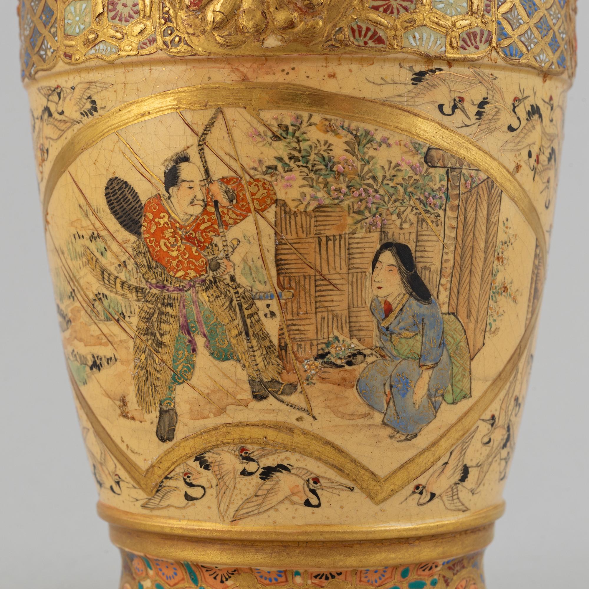 A richly decorated japanese Satsuma vase, made in Kobe Japan, Meiji period (1868-1912).