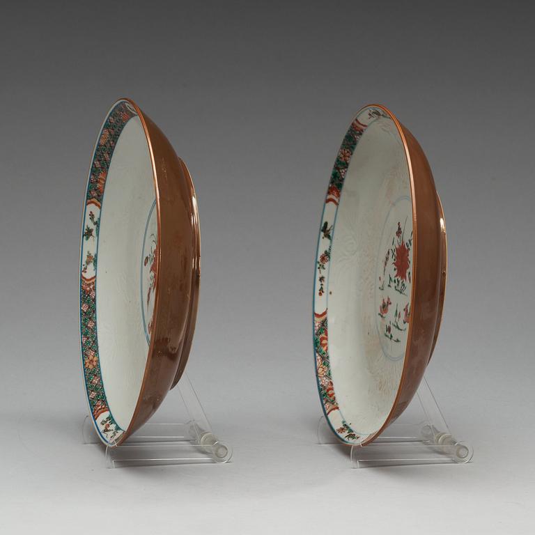 A pair of famille verte dishes, Qing dynasty, Kangxi (1662-1722).