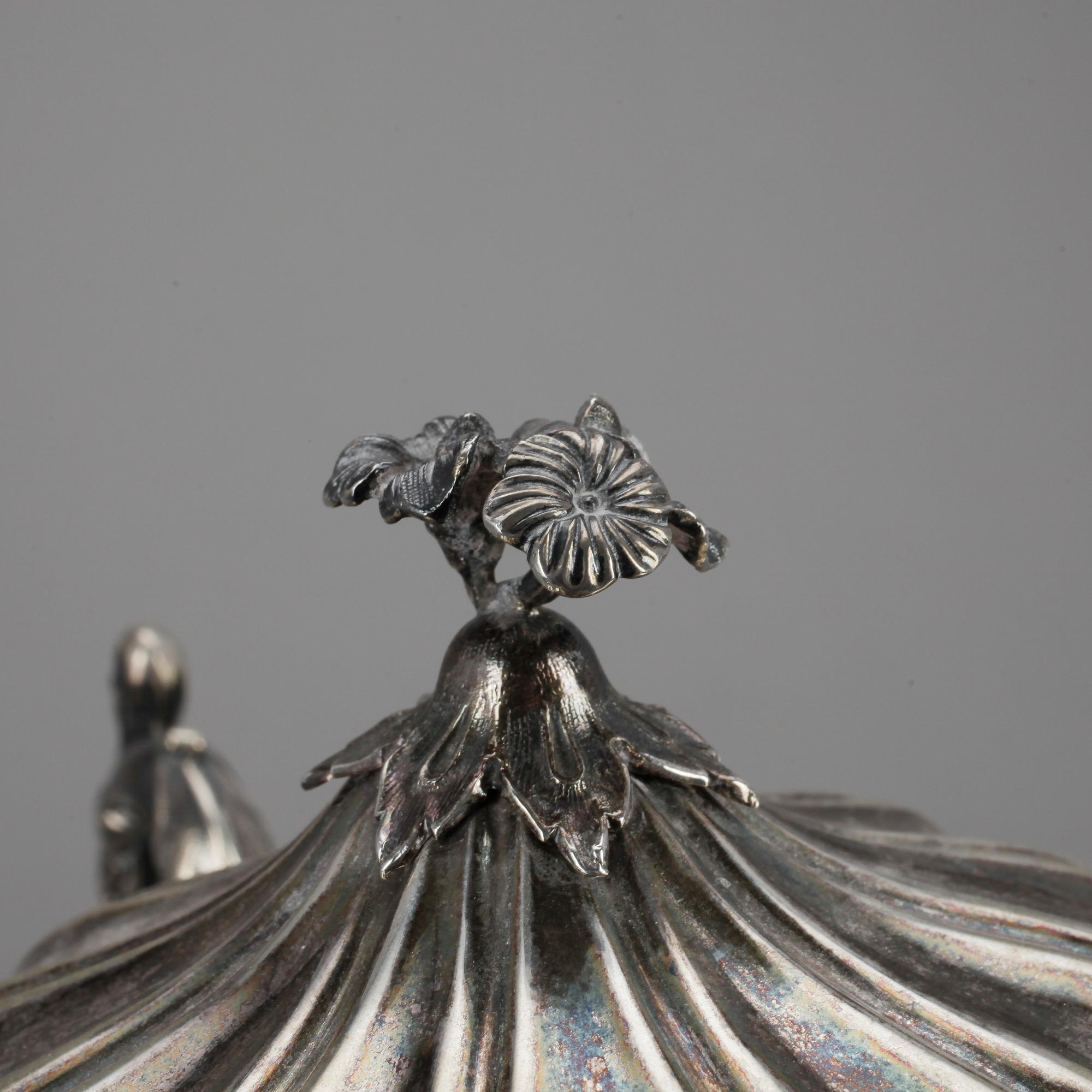 SOCKERSKÅL med LOCK, silver, sannolikt Gustaf Möllenborg Feron, Stockholm, omkring 1800-talets mitt, otydliga stämplar.
