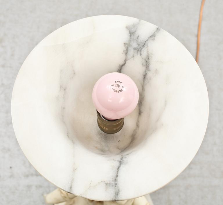 BORDSLAMPA, alabaster och stenmassa, 1900-tal.