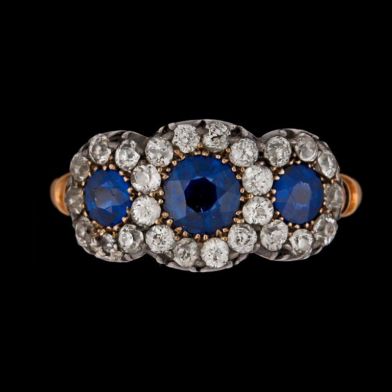 A blue sapphire and diamond ring, tot. app. 0.80 cts. Early 20th century.