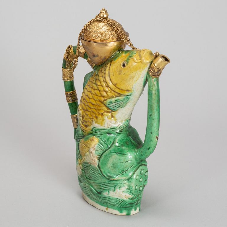 A green and wellow glazed ewer, Ming dynasty, Wanli (1572-1620).