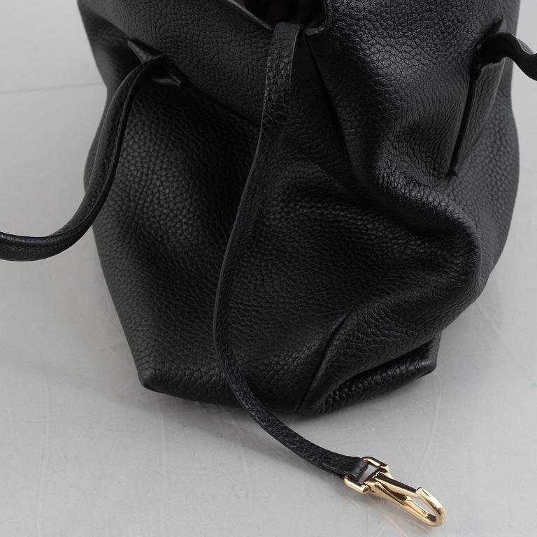 Burberry, a 'Baynard Tote' hand bag, 2016.