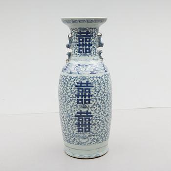 GOLVVAS, porslin, Kina, sekelskiftet 1900.