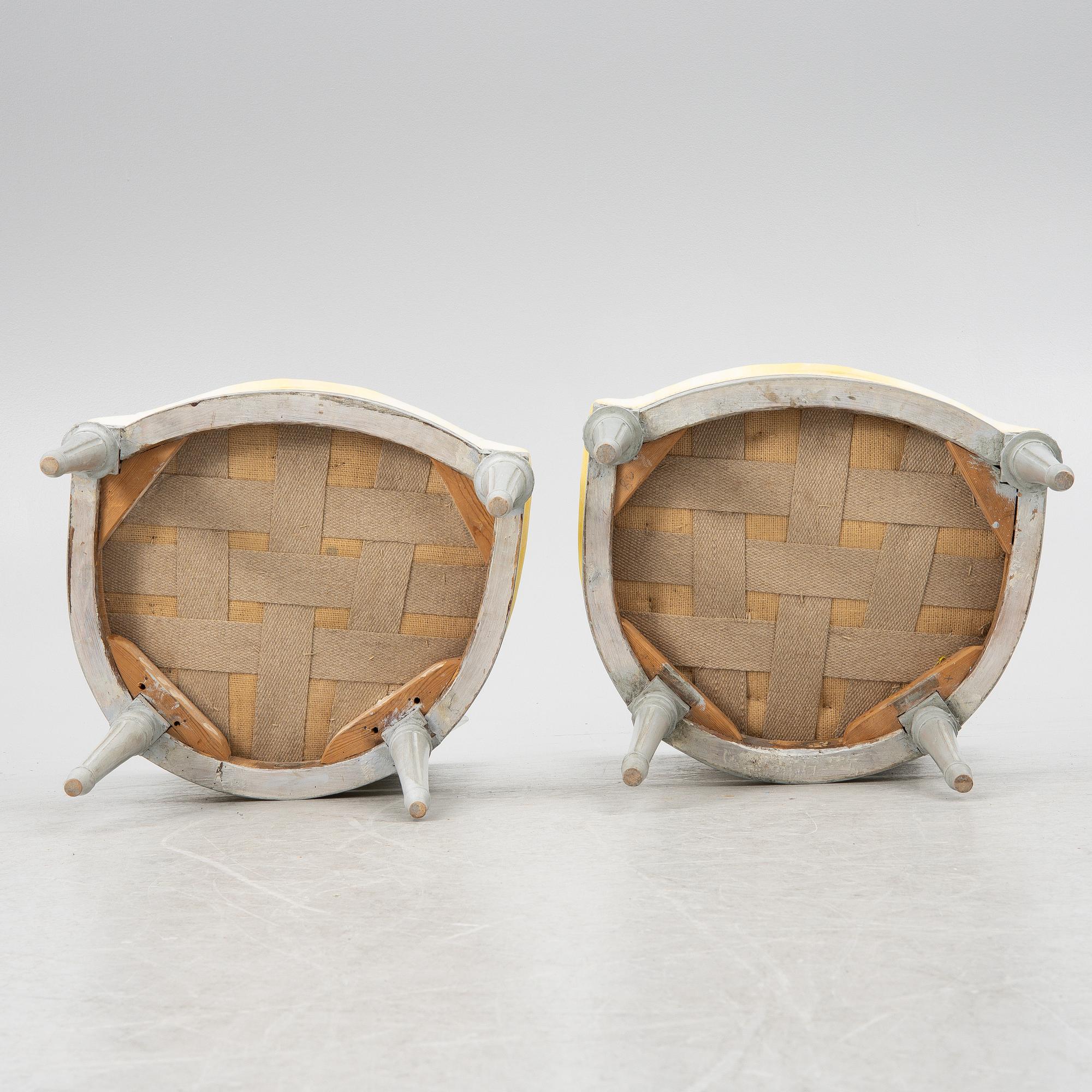 Stolar, ett par, gustavianska, av Erik Holm, (1734-1814, mästare i Stockholm) 1700-talets andra hälft.