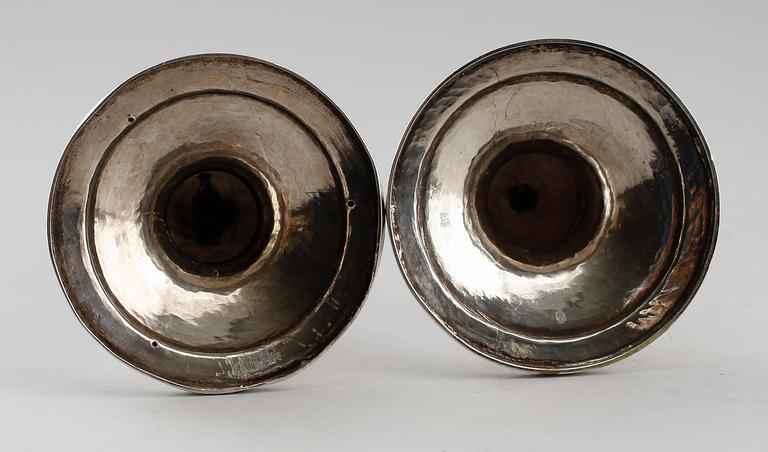 LJUSSTAKAR, 1 par, silver, Anders Lundqvist, Stockholm 1817 och 1829. Vikt ca 344 g.