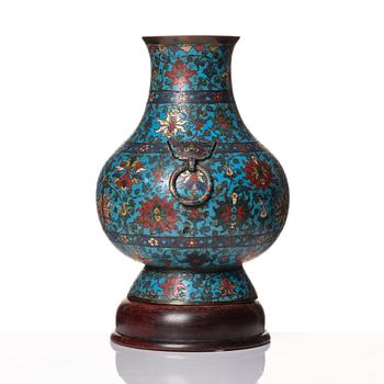 Kruka, Hu, cloisonné. Mingdynastin (1368-1644).
