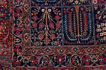 A carpet, an antique/a semi-antique Yezd, ca 557-562 x 366,5-370,5 cm.