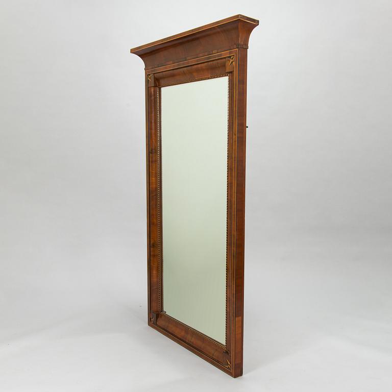 An Empire console table with mirror from around 1810.