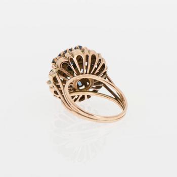 RING, fasettslipade safirer, 18K guld.