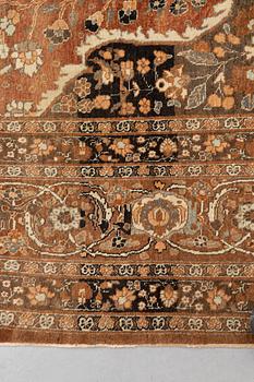 A carpet, antique Tabriz, so-called Hadjalili ca 419-394 x 323,5-308.