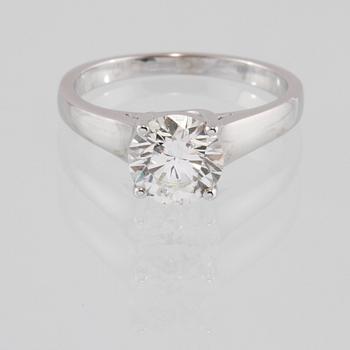 RING, 18K vitguld med briljantslipad diamant, 1.53 ct. Vikt 3,9 g.