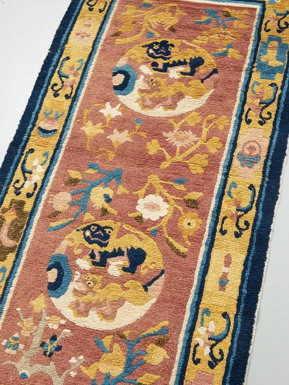 RUG. Semi-antique Ningxia. 283 x 175,5 cm. China.