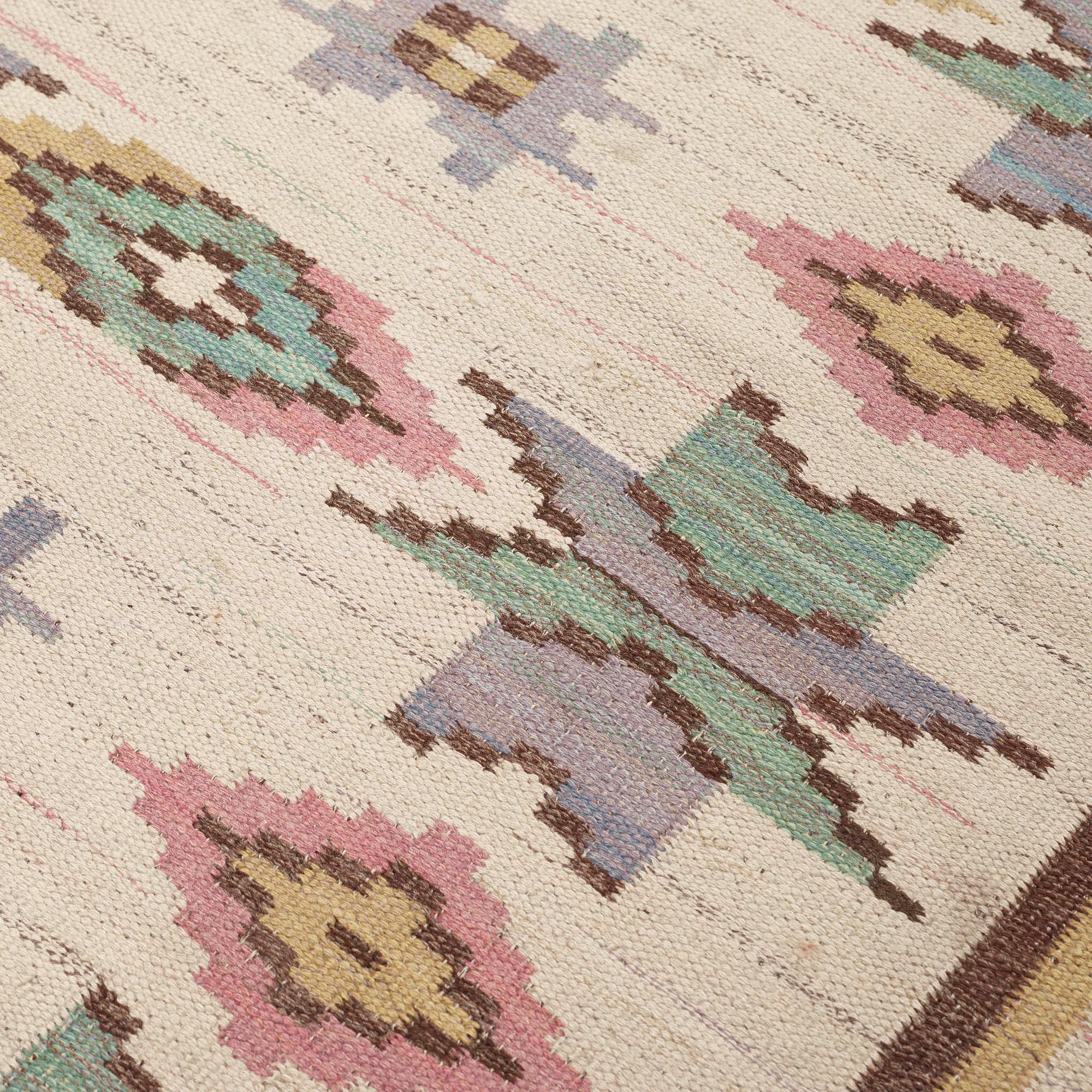 Märta Måås-Fjetterström, MATTA. "Vit botten". Rölakan. 345,5 x 241 cm. Signerad AB MMF.