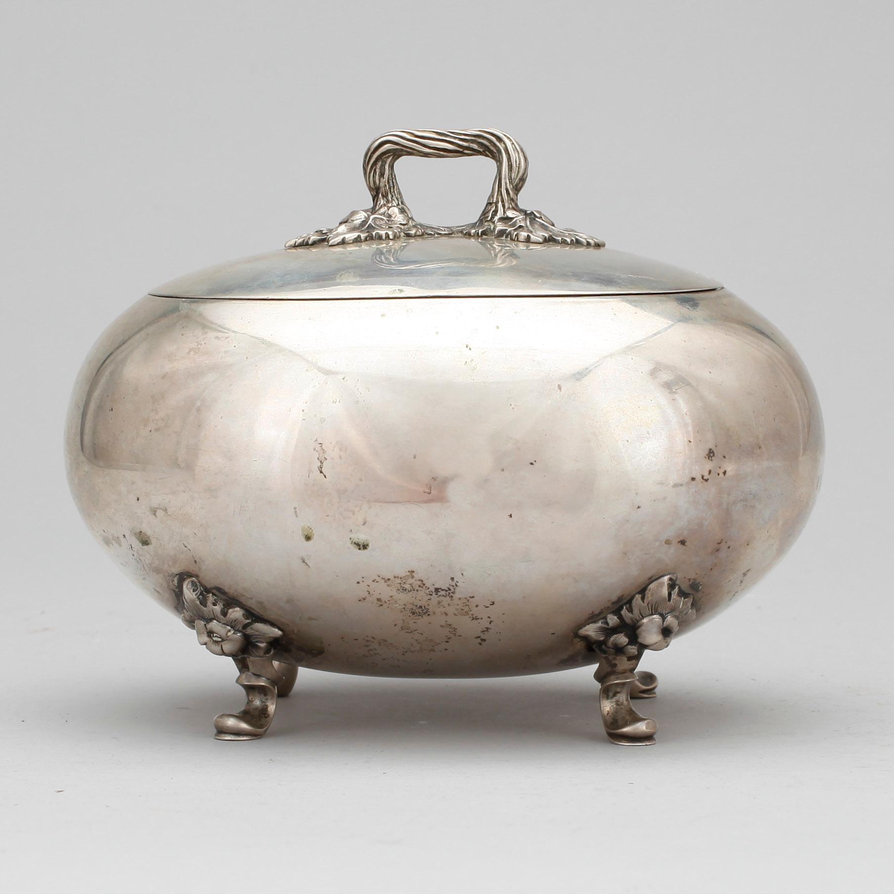 SOCKERSKRIN, silver, otydliga stämplar, Europa, troligen 1800-talets andra hälft. Vikt ca 364 gram.