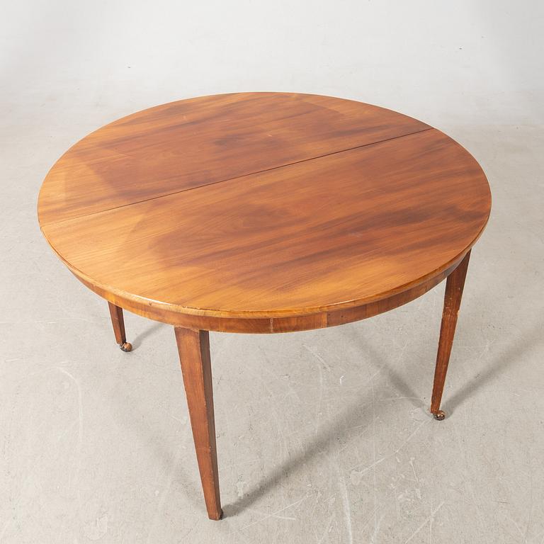 Dining table, likely England, second half of the 19th century.