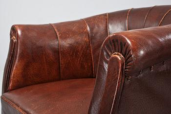 CLUBFÅTÖLJER, ett par, 1900-talets början.