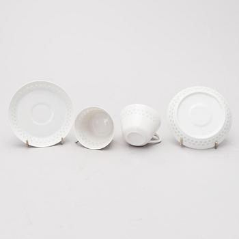 FRIEDL HOLZER-KJELLBERG, ASTIASTO, 34 osaa, "Helmi", riisiposliinia, signeeratut F.H.Kj. Arabia Finland.