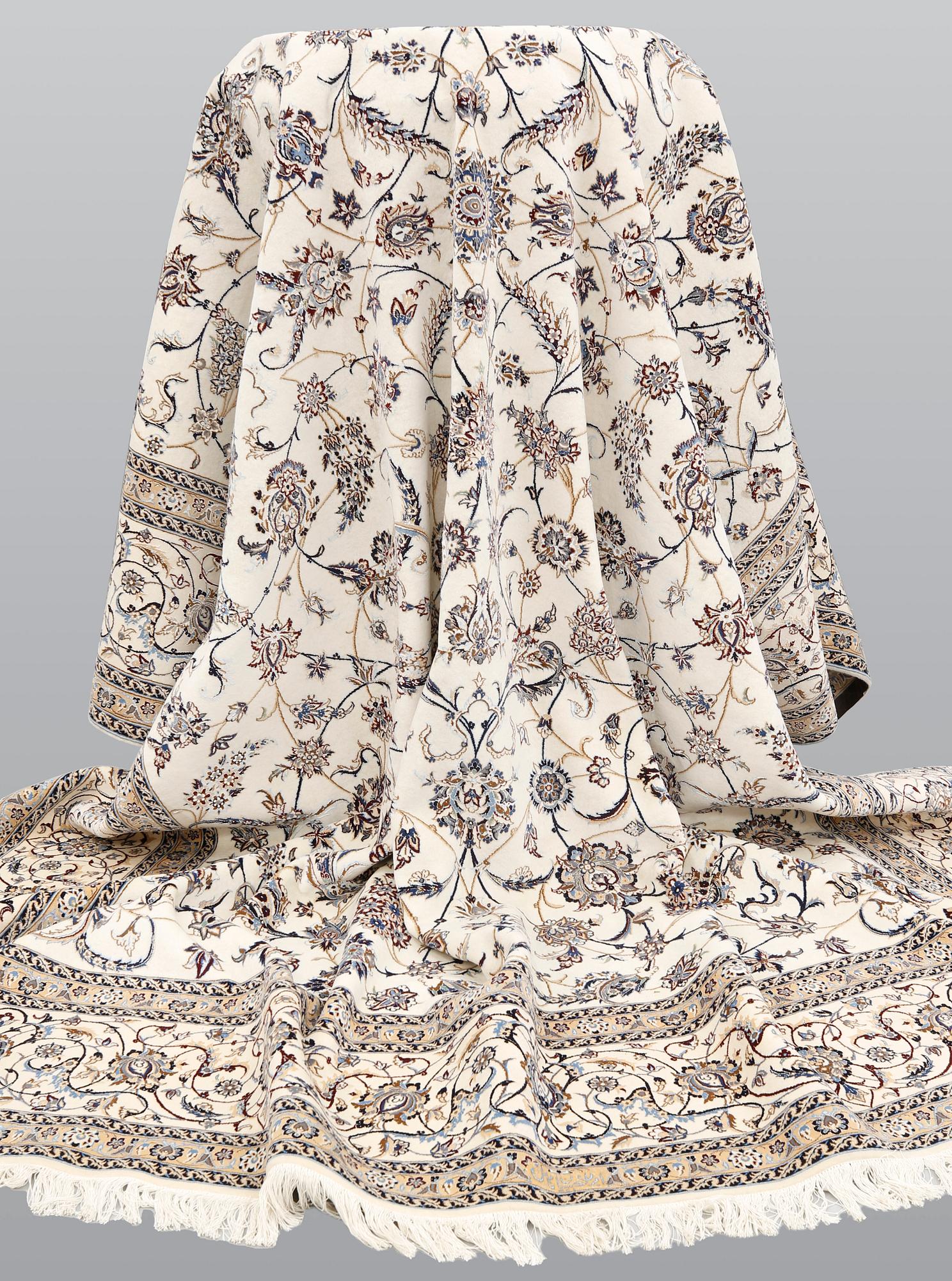 A part silk Nain carpet, so-called 6LAA, approx. 400 x 304 cm.