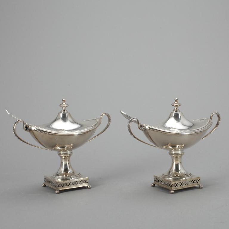 STRÖSOCKERSKÅLAR, 1 par, nysilver, AG Dufva, sekelskiftet 1900.