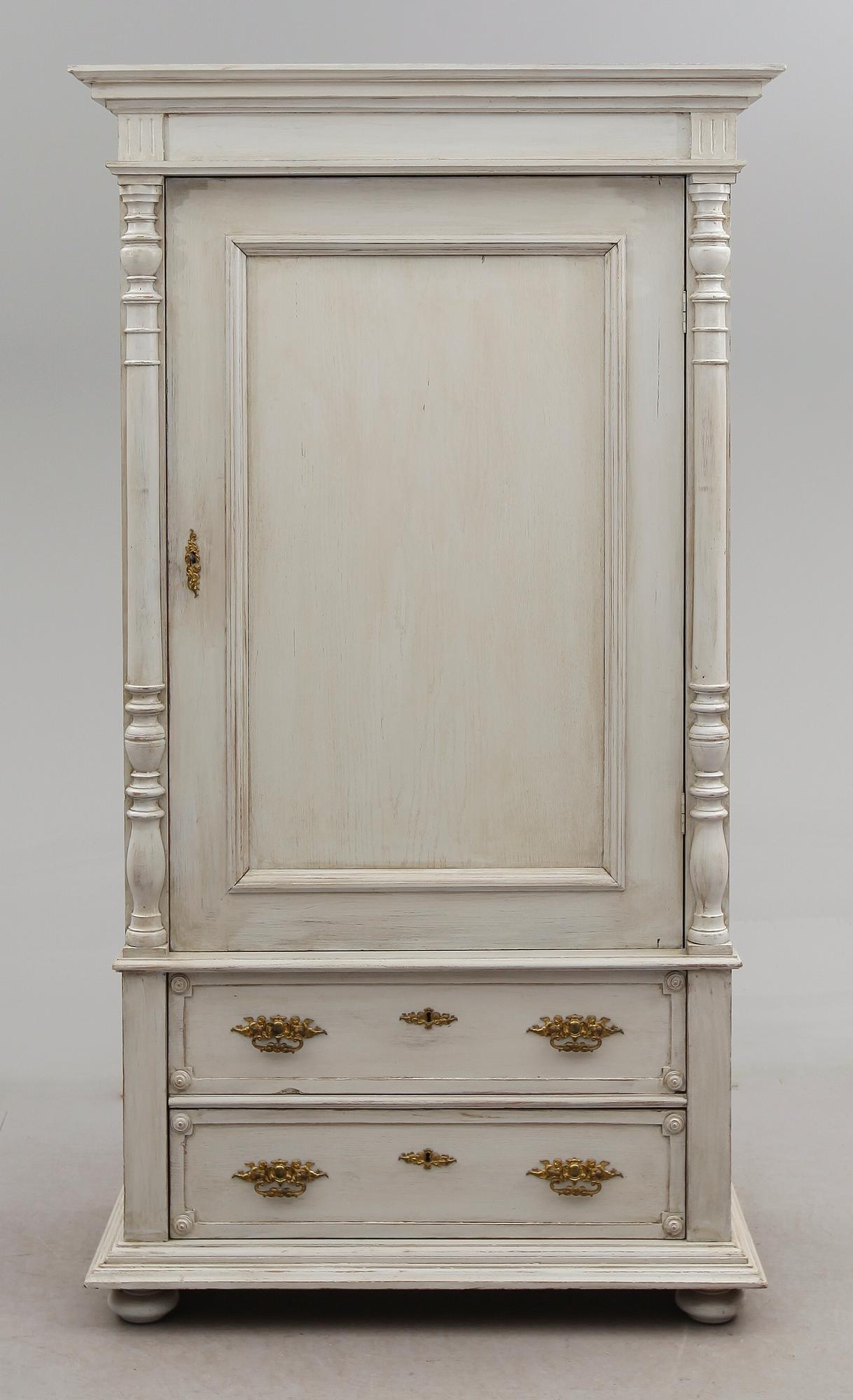 KLÄDSKÅP, 1800-talets andra hälft.