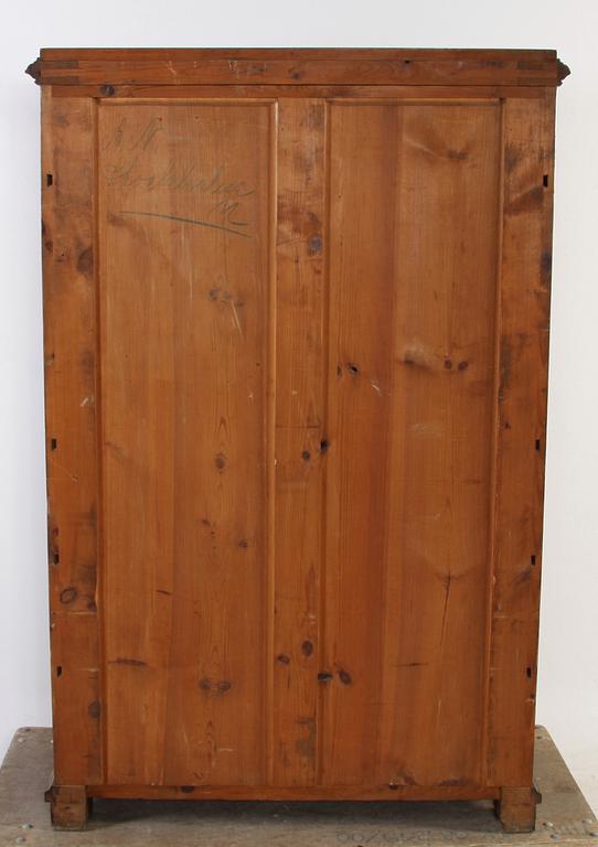 CHIFFONJE. Nyrenässans 1800-talets andra hälft.