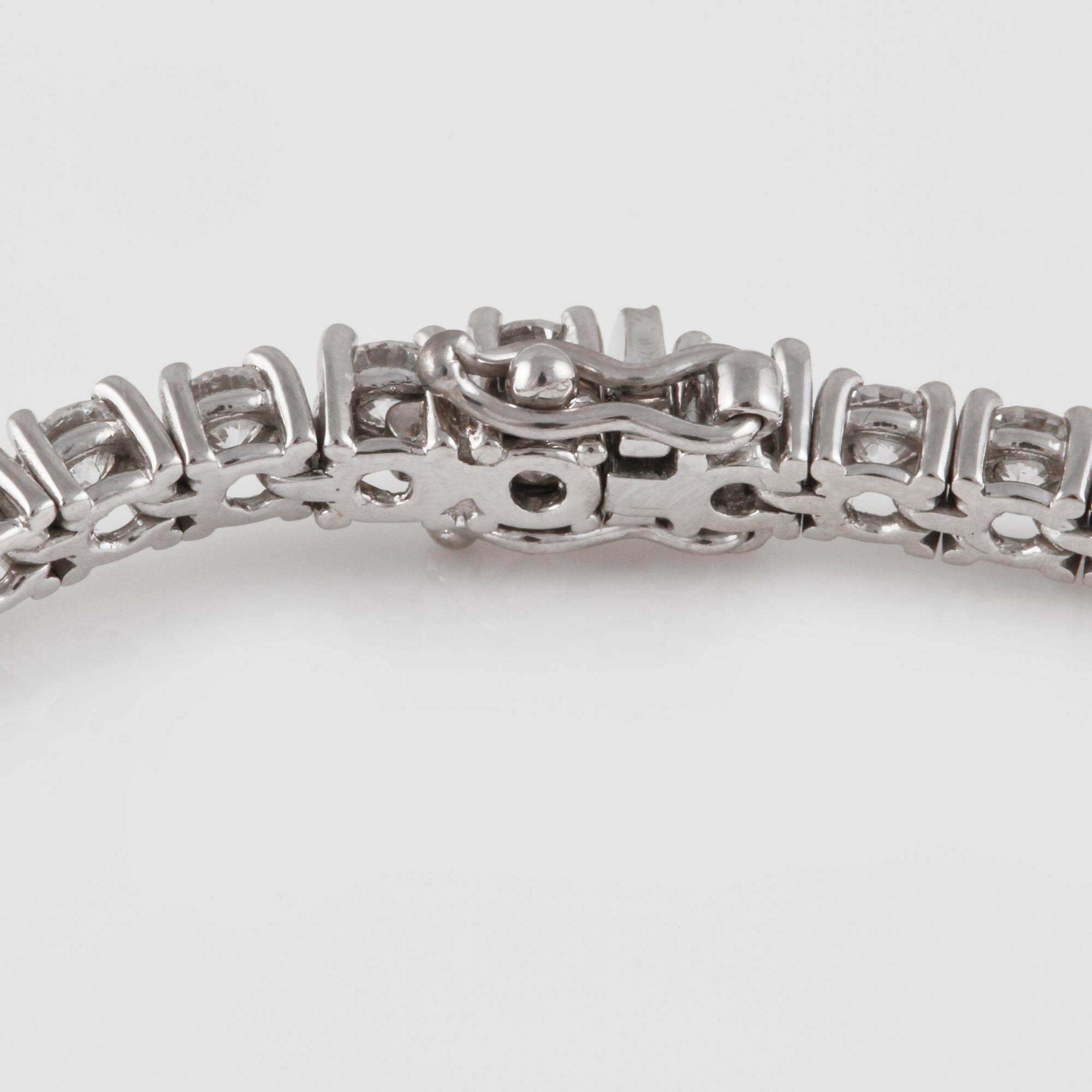 ARMBAND, 18K vitguld med briljantslipade diamanter ca 5.13 ct. Vikt 12,3 gram.
