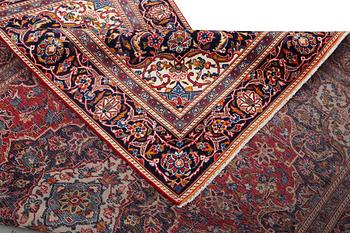 A carpet, Kashan, ca. 280 x 173 cm.