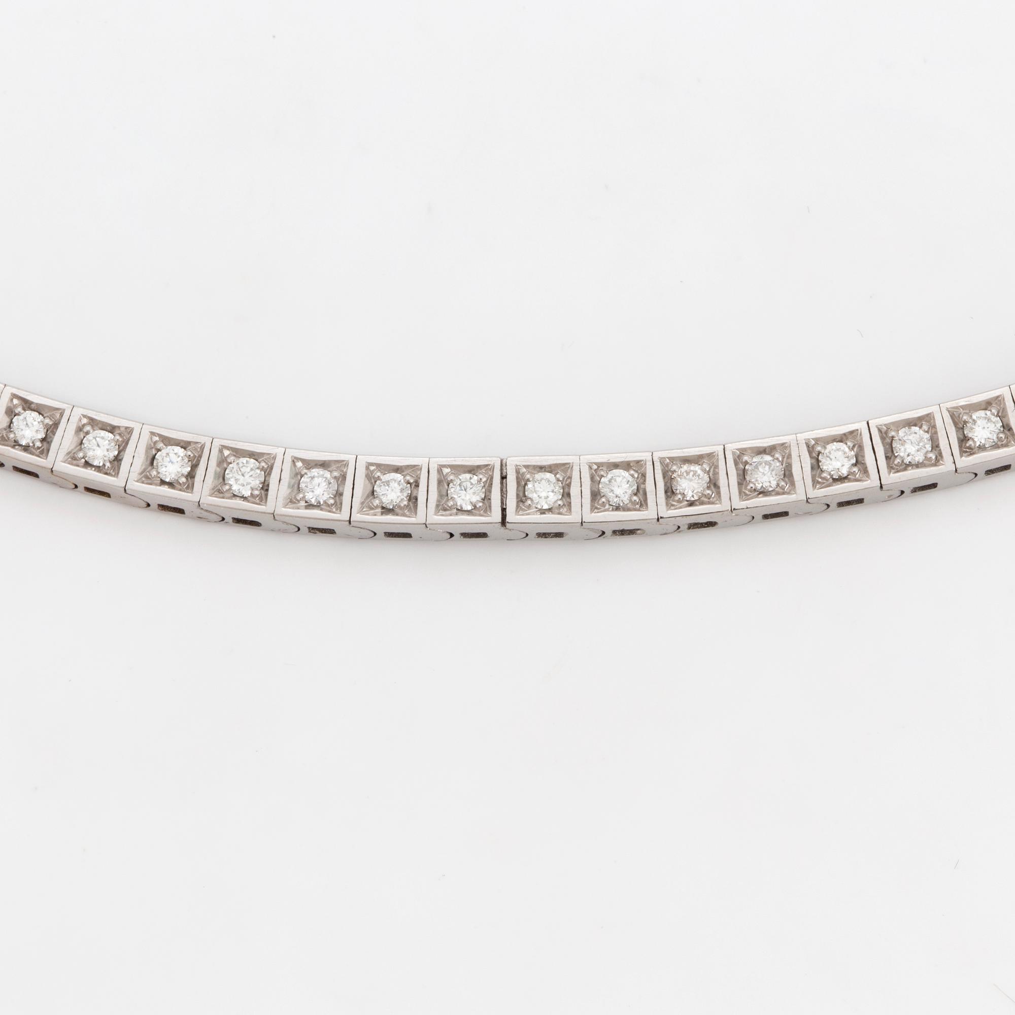 NECKLACE, 18 carat white gold with 132 diamonds ca 3.35 cts.