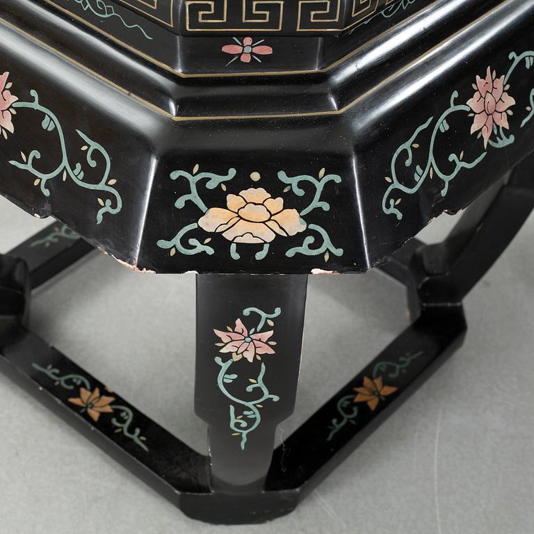 A pair of late 20th century Chinese side- / lamp tables.