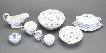 SERVIS, 64 delar, porslin, "Musselmalet", Royal Copenhagen, Danmark.