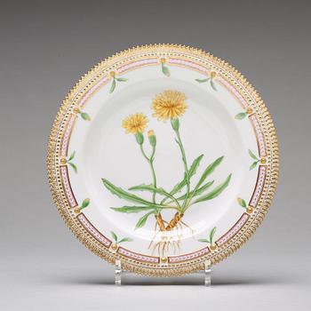 A set of 12 Royal Copenhagen "Flora Danica" dinner dishes, Denmark, 20th Century.