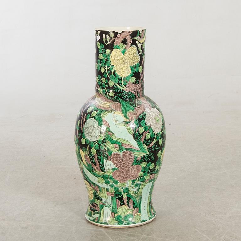 Floor vase, porcelain, China, Late Qing Dynasty.