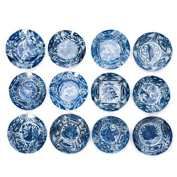 924. A matched set with 12 blue and white kraak bowls, Ming dynasty, Wanli (1572-1620).