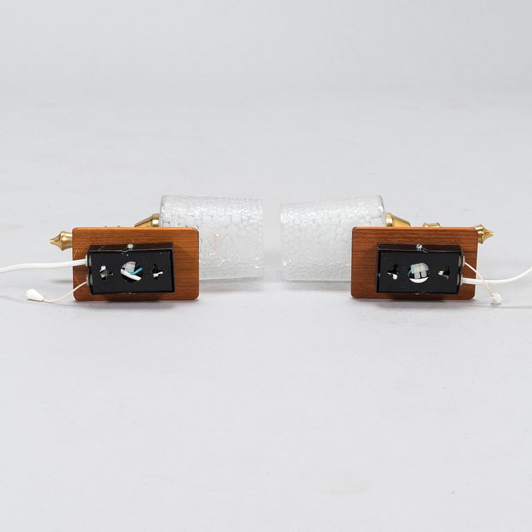 A pair of 1960' '23105' wall lights for Valinte,.