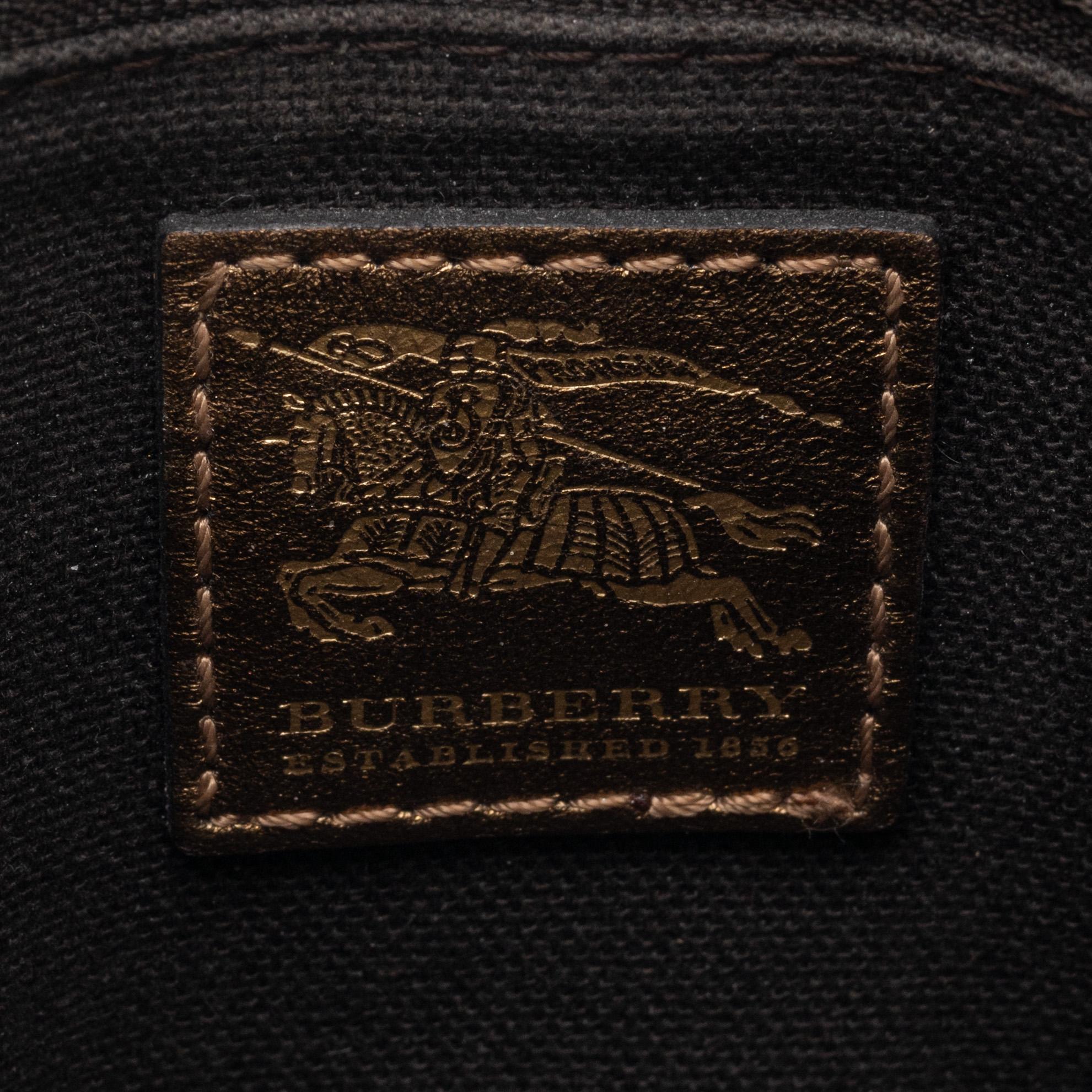 Burberry, väska, solskärm samt keps.